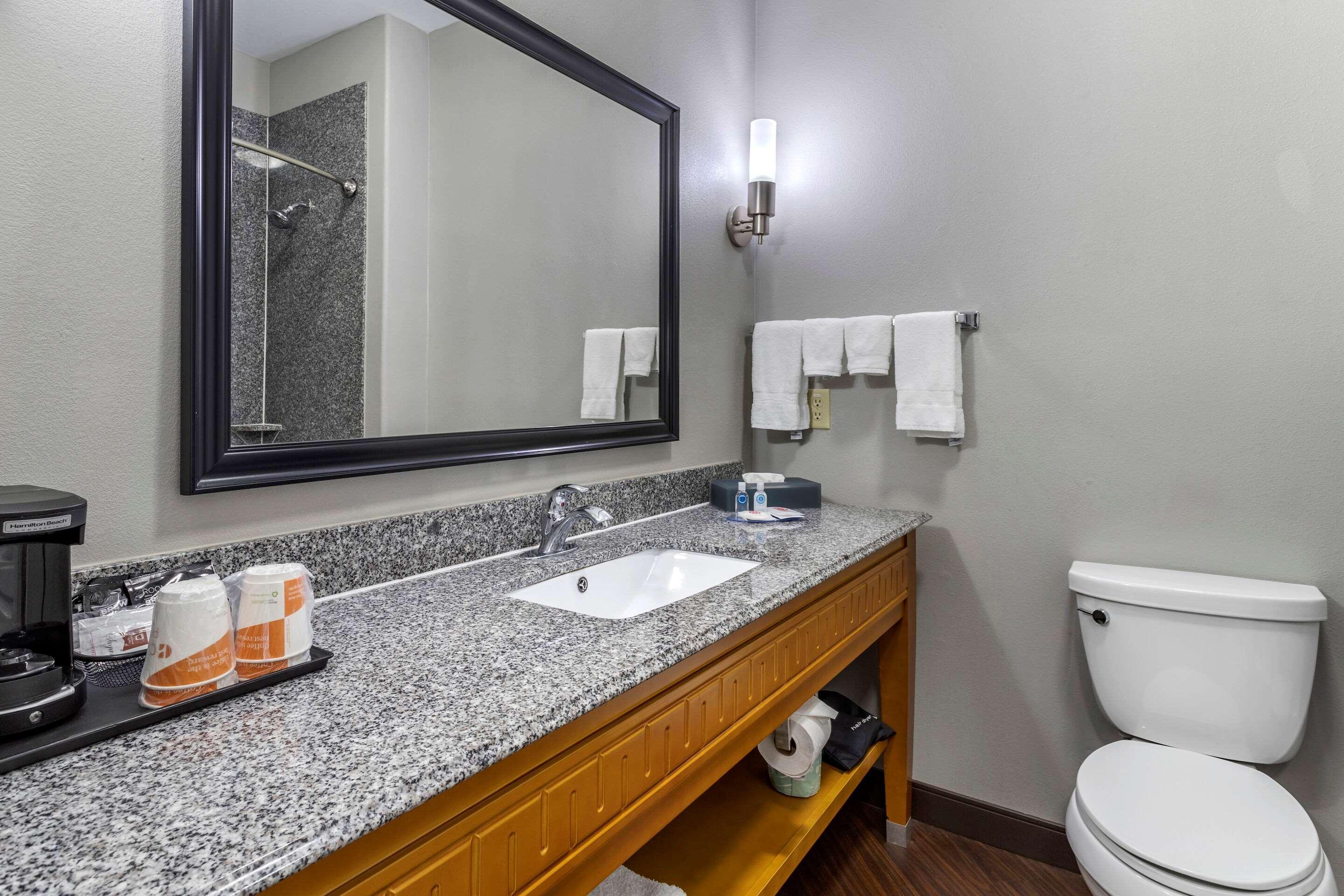 Comfort Inn & Suites Cleveland Ngoại thất bức ảnh