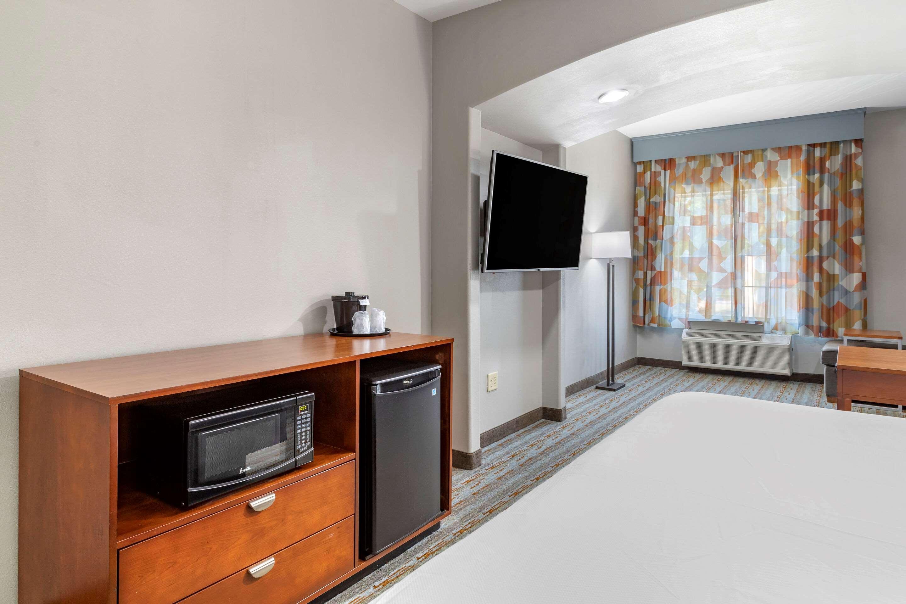 Comfort Inn & Suites Cleveland Ngoại thất bức ảnh