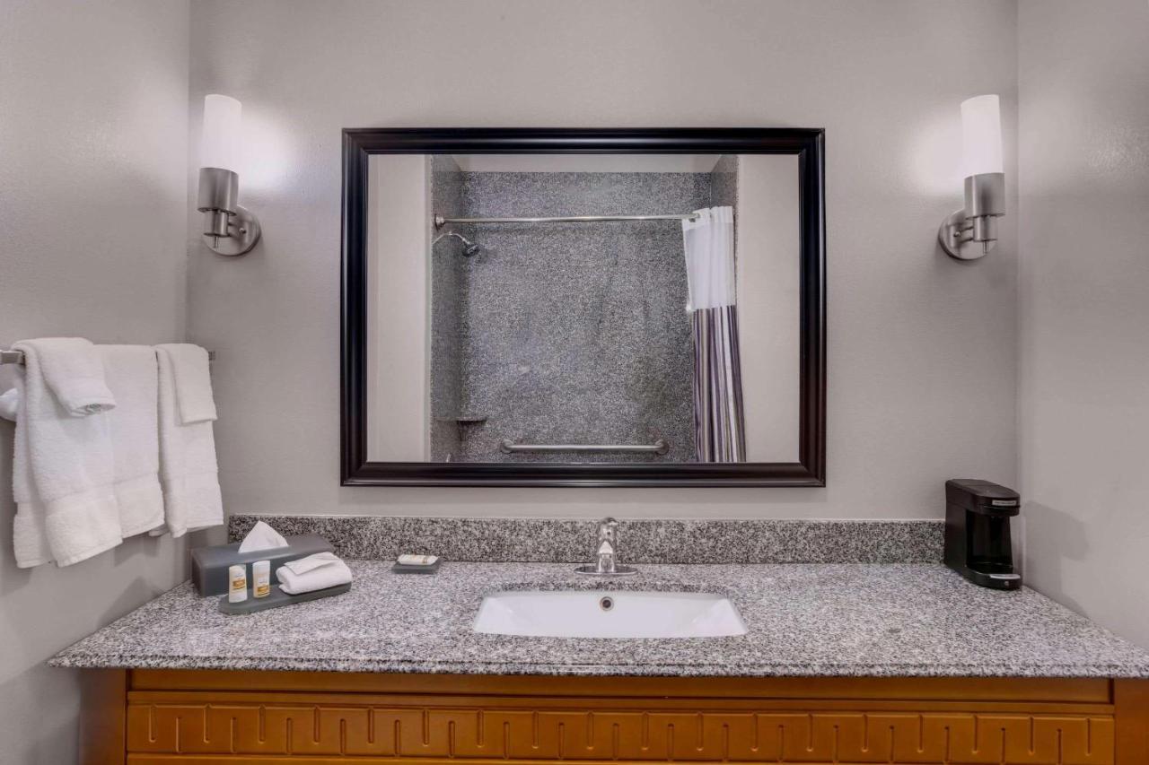 Comfort Inn & Suites Cleveland Ngoại thất bức ảnh
